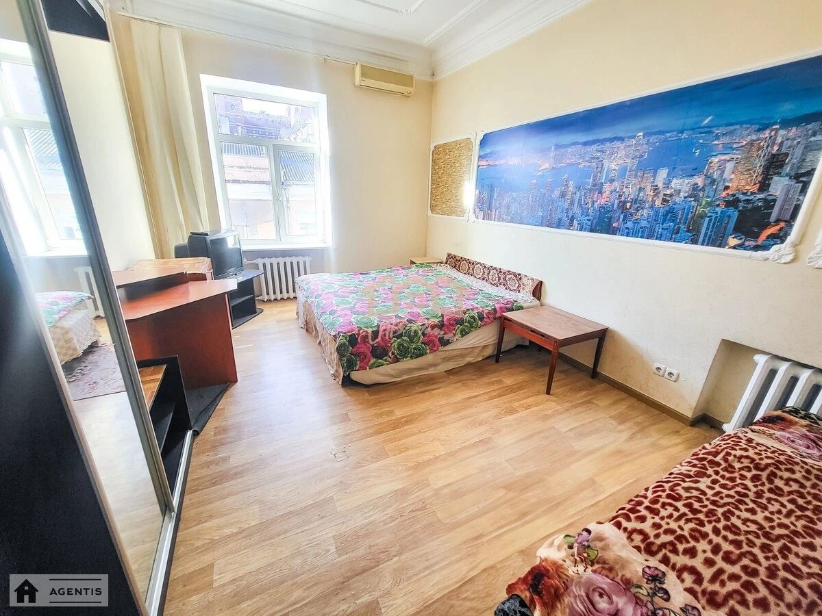 Apartment for rent 3 rooms, 81 m², 4th fl./4 floors. Prorizna, Kyiv. 