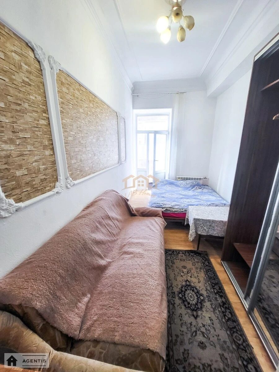 Apartment for rent 3 rooms, 81 m², 4th fl./4 floors. Prorizna, Kyiv. 