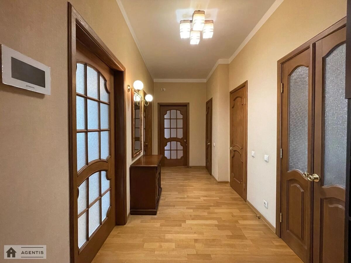 Apartment for rent 3 rooms, 90 m², 3rd fl./5 floors. 32, Yuriya Illyenka vul. Melnykova, Kyiv. 