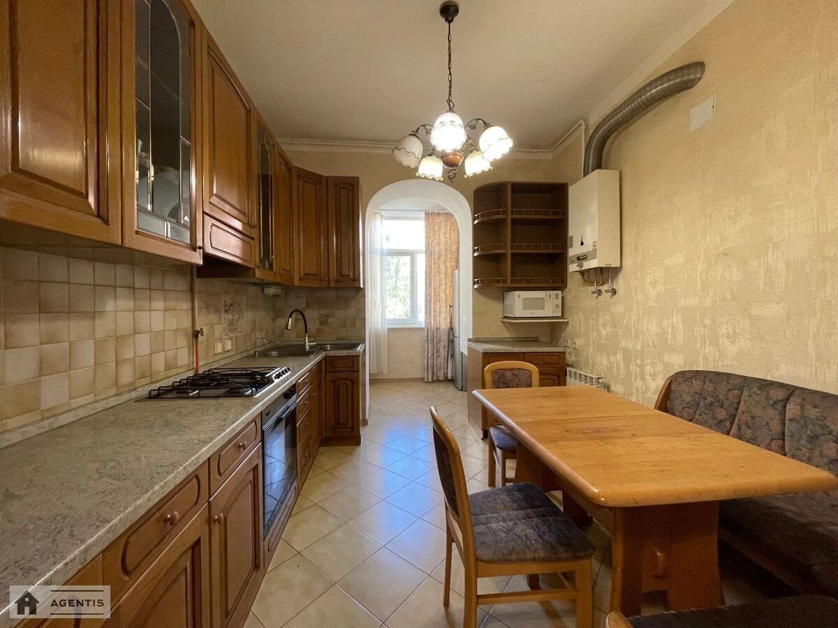 Apartment for rent 3 rooms, 90 m², 3rd fl./5 floors. 32, Yuriya Illyenka vul. Melnykova, Kyiv. 