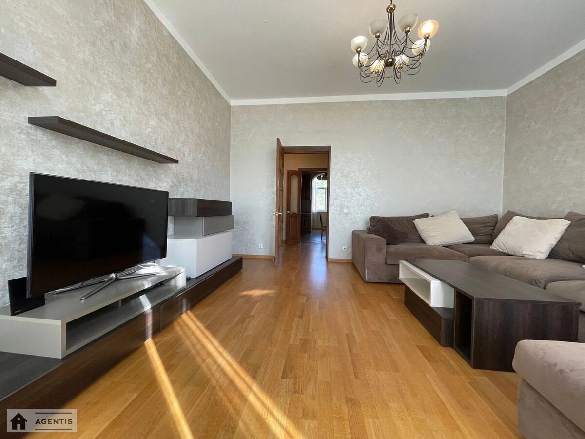 Apartment for rent 3 rooms, 90 m², 3rd fl./5 floors. 32, Yuriya Illyenka vul. Melnykova, Kyiv. 