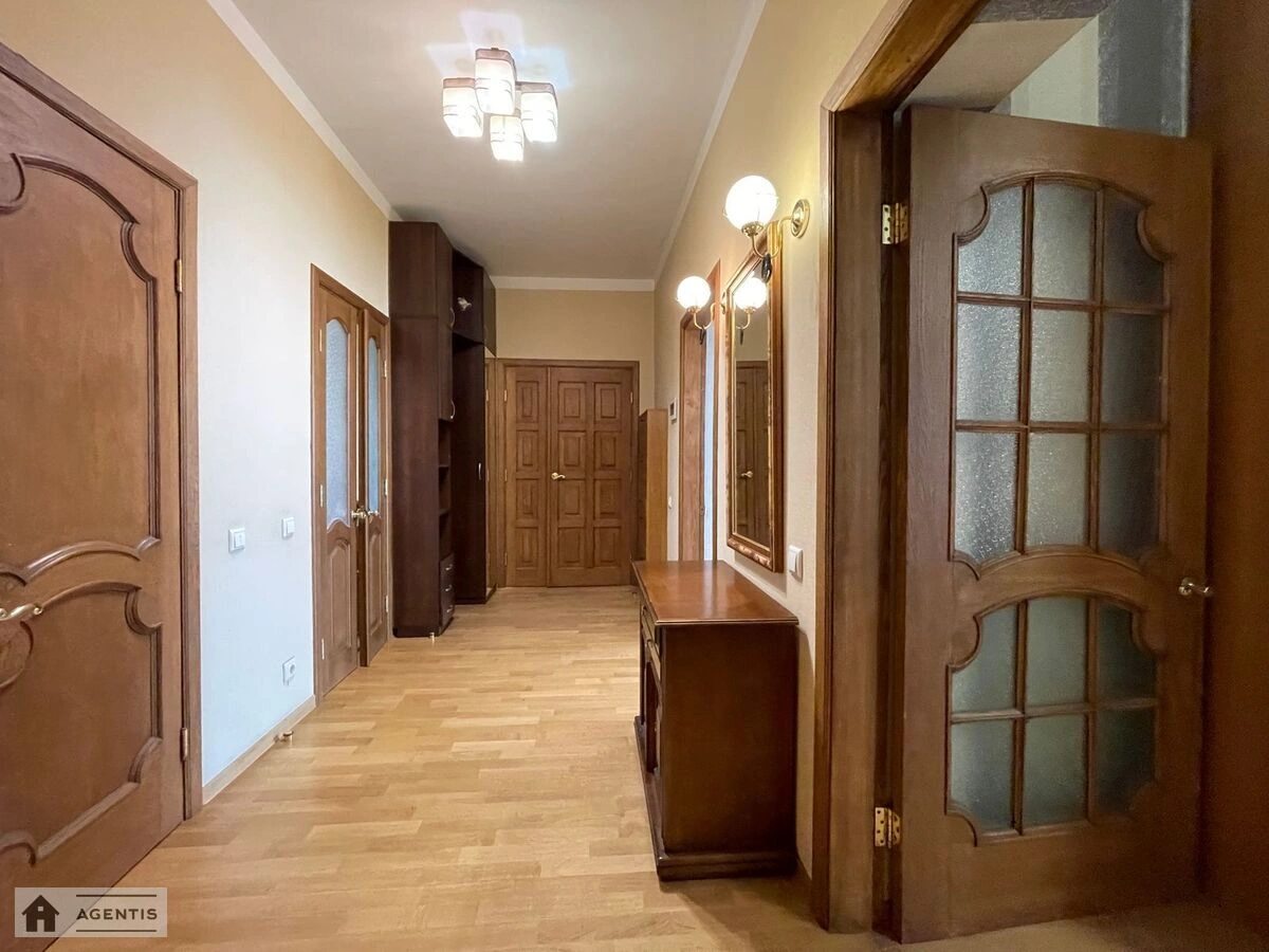 Apartment for rent 3 rooms, 90 m², 3rd fl./5 floors. 32, Yuriya Illyenka vul. Melnykova, Kyiv. 