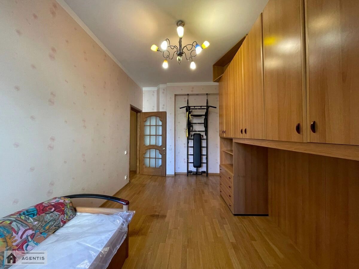 Apartment for rent 3 rooms, 90 m², 3rd fl./5 floors. 32, Yuriya Illyenka vul. Melnykova, Kyiv. 