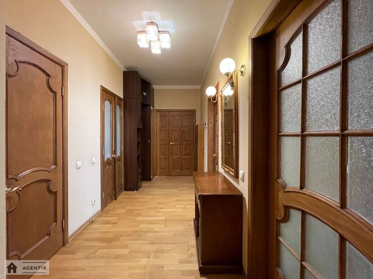 Apartment for rent 3 rooms, 90 m², 3rd fl./5 floors. 32, Yuriya Illyenka vul. Melnykova, Kyiv. 