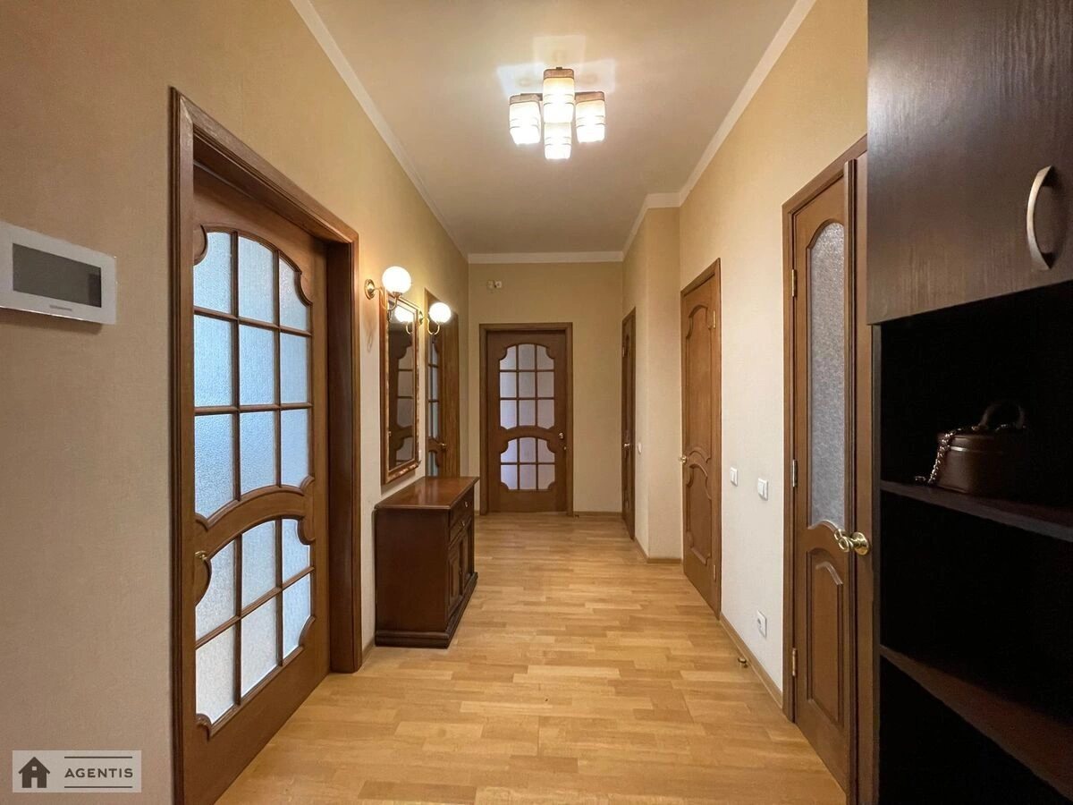 Сдам квартиру 3 комнаты, 90 m², 3 эт./5 этажей. 32, Юрія Іллєнка вул. (Мельникова), Киев. 