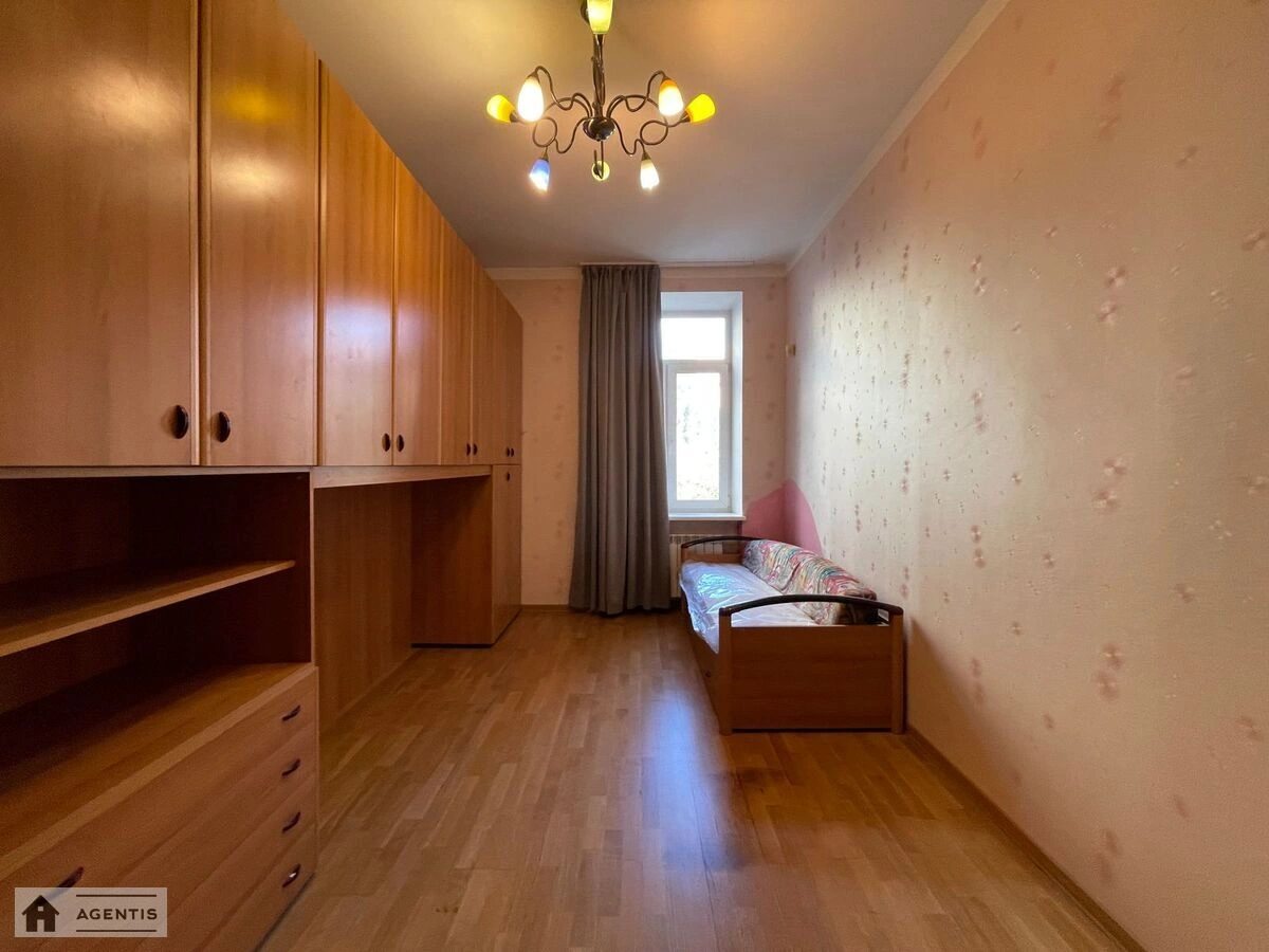 Здам квартиру 3 кімнати, 90 m², 3 пов./5 поверхів. 32, Юрія Іллєнка вул. (Мельникова), Київ. 