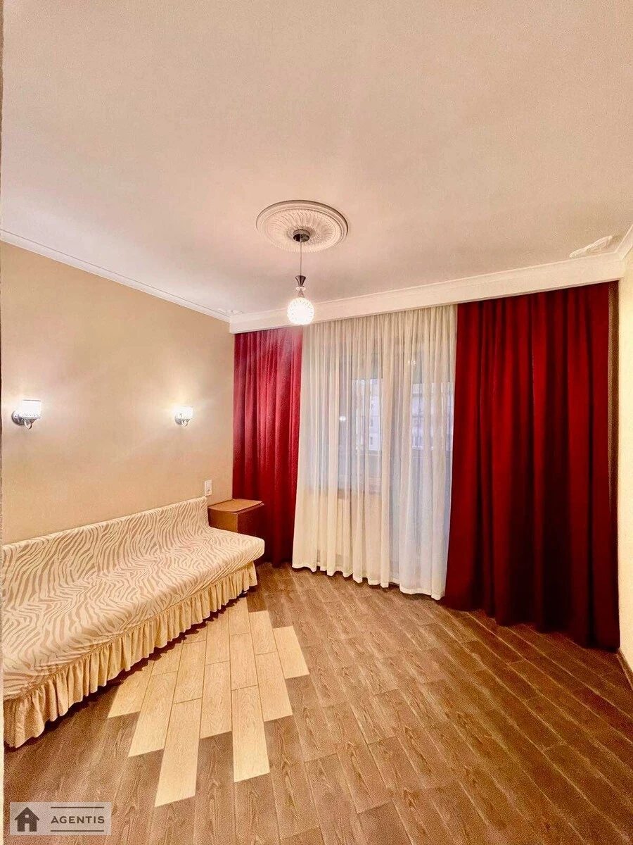 Apartment for rent 3 rooms, 70 m², 9th fl./10 floors. 44, Svobody 44, Kyiv. 