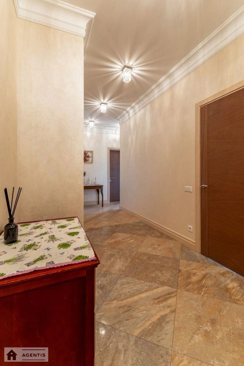 Сдам квартиру 3 комнаты, 125 m², 14 эт./18 этажей. 36, Євгена Коновальця вул. (Щорса), Киев. 