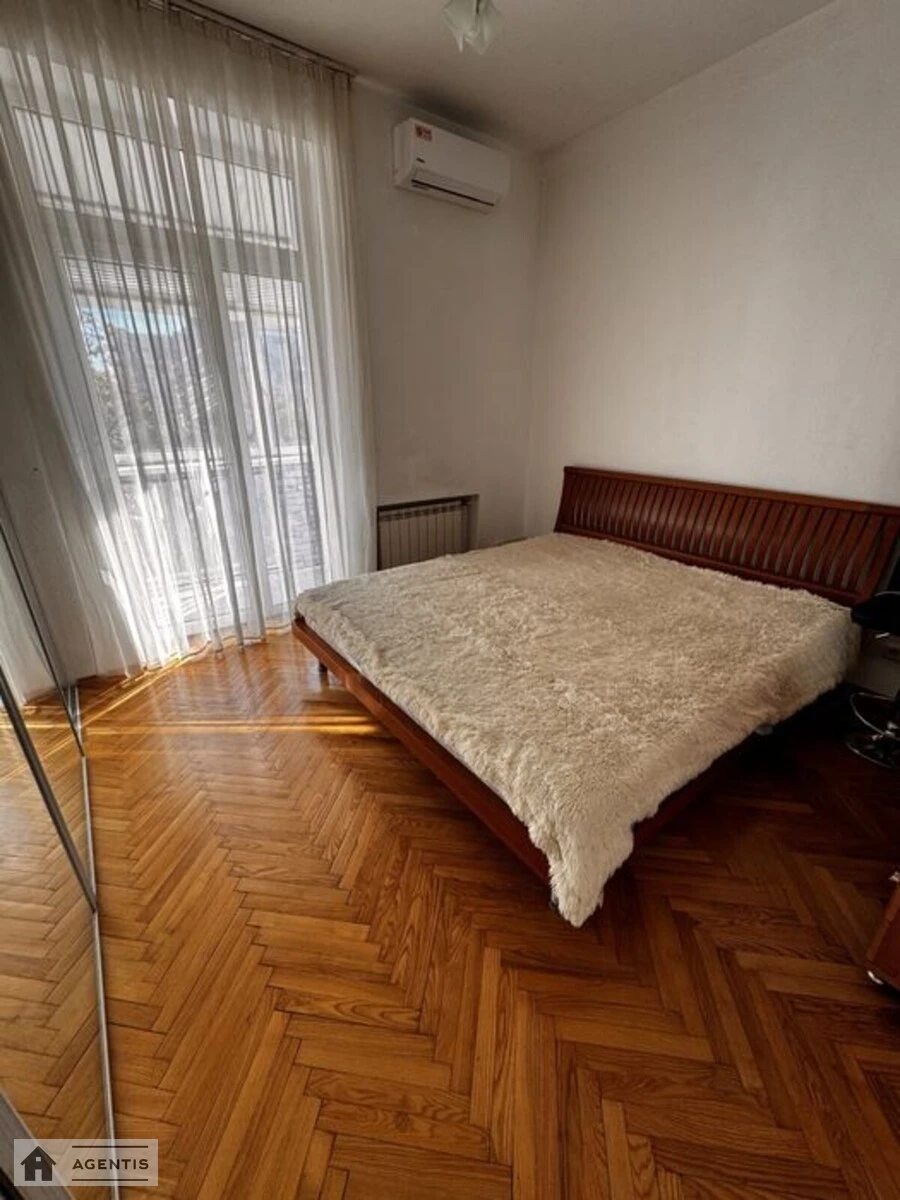 Apartment for rent 4 rooms, 100 m², 4th fl./5 floors. Solomyanskyy rayon, Kyiv. 