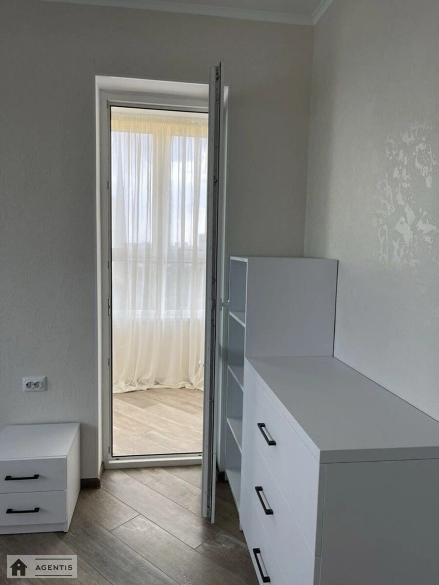 Сдам квартиру 2 комнаты, 70 m², 12 эт./24 этажа. 27, Краковская 27, Киев. 