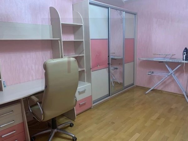 Сдам квартиру 3 комнаты, 91 m², 8 эт./23 этажа. 2, Олександра Мишуги вул., Киев. 