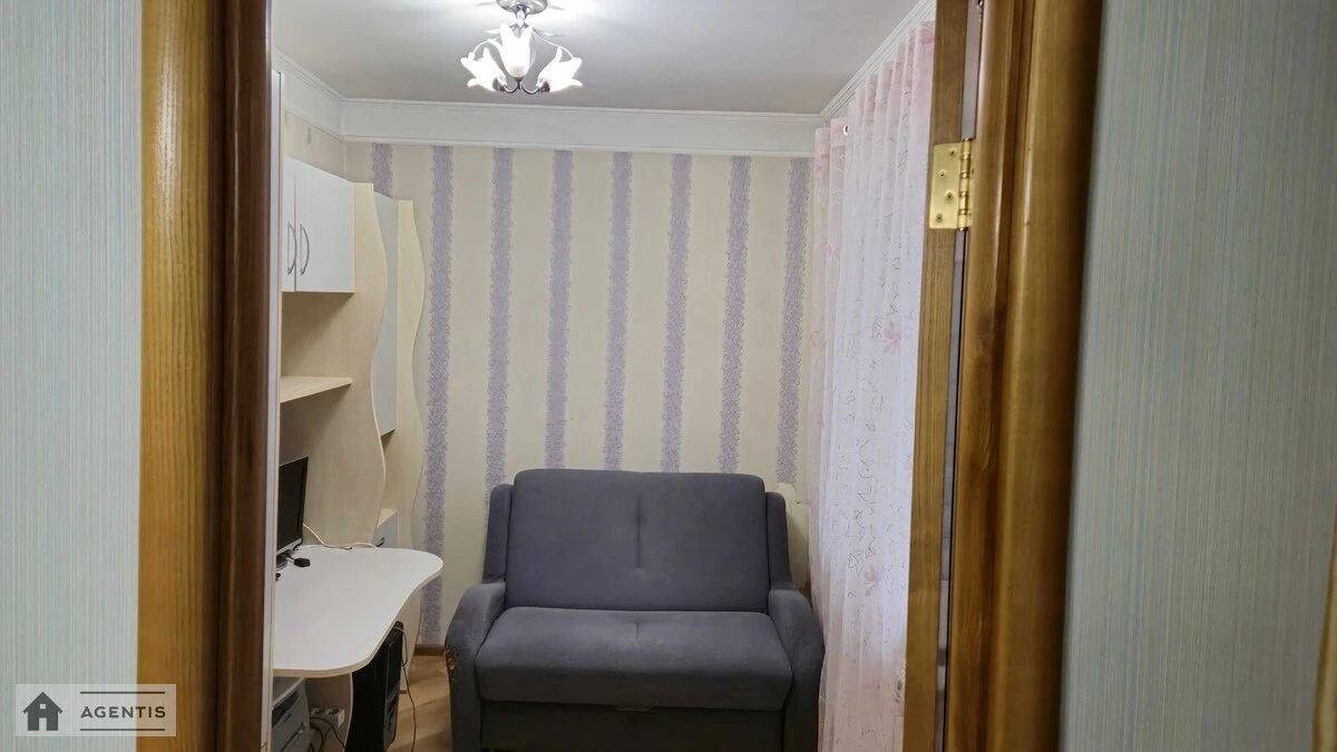 Здам квартиру 3 кімнати, 55 m², 4 пов./9 поверхів. Дніпровська набережна, Київ. 