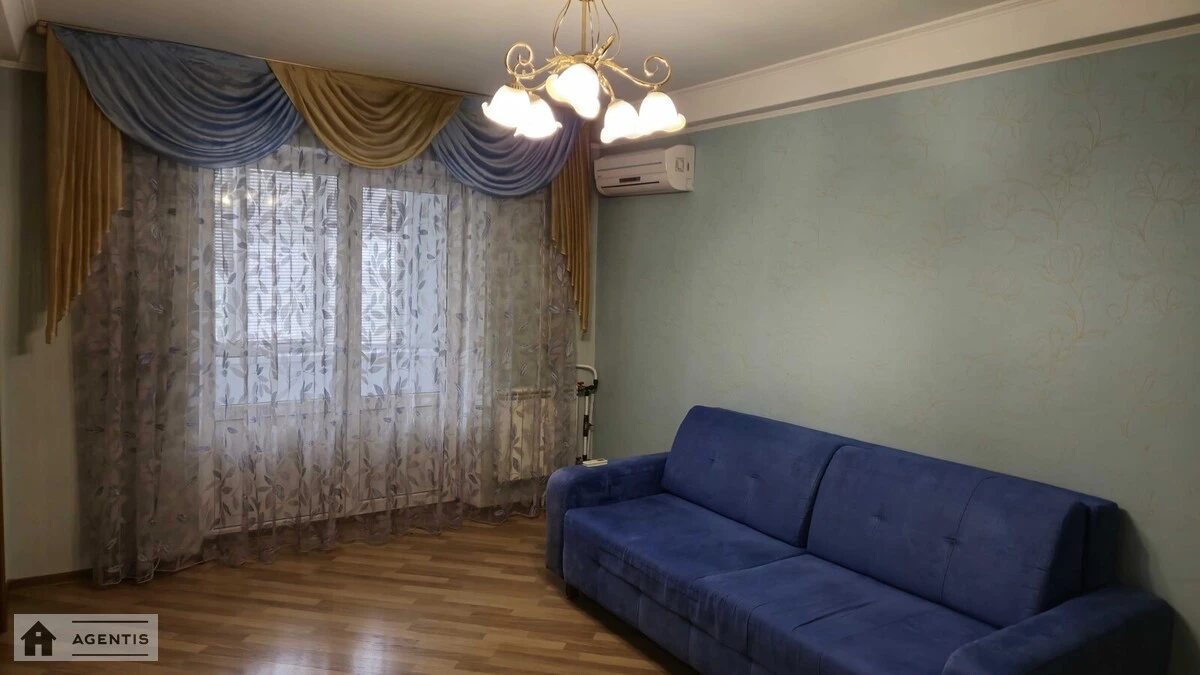 Здам квартиру 3 кімнати, 55 m², 4 пов./9 поверхів. Дніпровська набережна, Київ. 