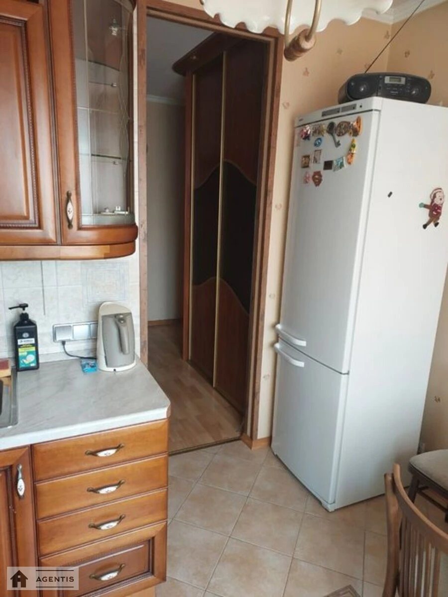 Apartment for rent 3 rooms, 68 m², 10th fl./16 floors. 9, Mykoly Kybalchycha vul., Kyiv. 