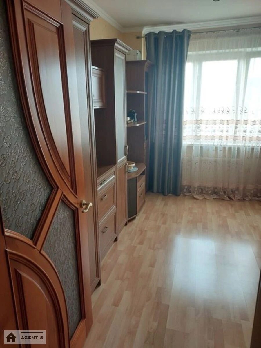 Сдам квартиру 3 комнаты, 68 m², 10 эт./16 этажей. 9, Миколи Кибальчича вул., Киев. 