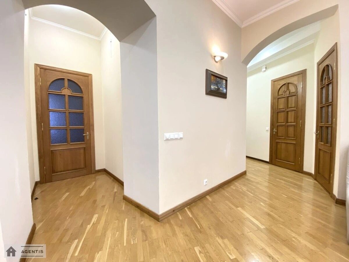 Apartment for rent 4 rooms, 100 m², 4th fl./6 floors. 3, Mykilsko-Botanichna 3, Kyiv. 