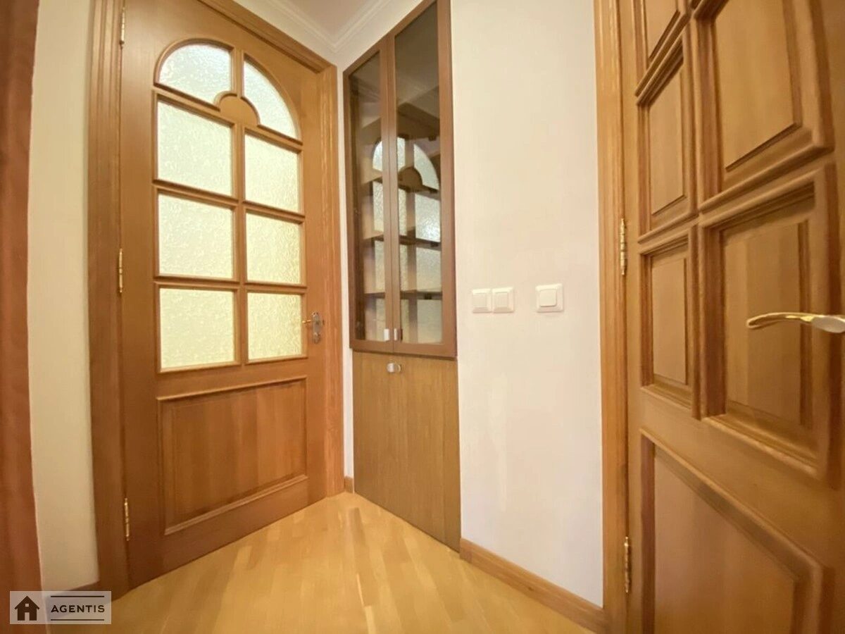 Apartment for rent 4 rooms, 100 m², 4th fl./6 floors. 3, Mykilsko-Botanichna 3, Kyiv. 