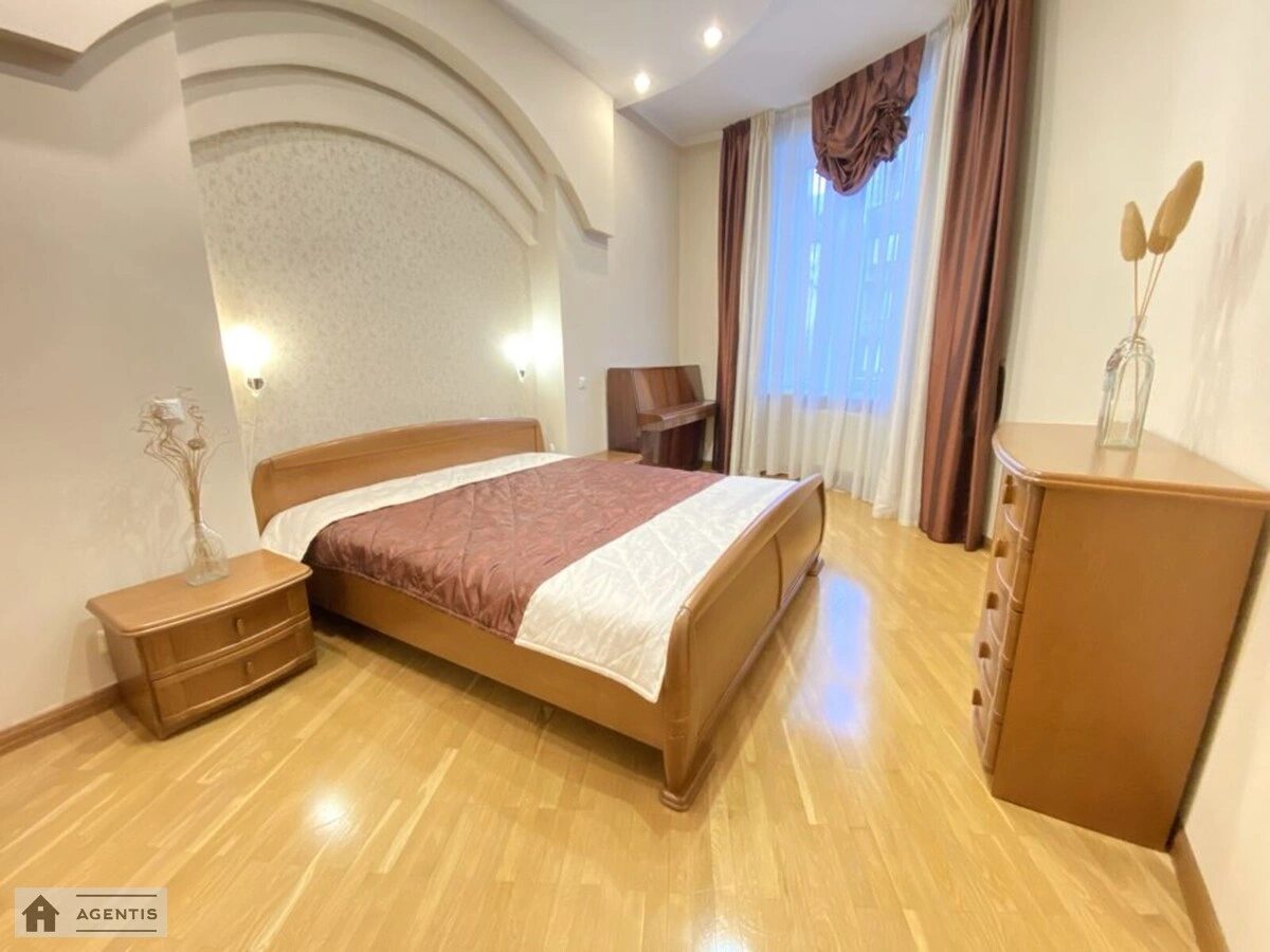 Apartment for rent 4 rooms, 100 m², 4th fl./6 floors. 3, Mykilsko-Botanichna 3, Kyiv. 