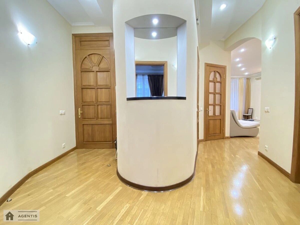 Apartment for rent 4 rooms, 100 m², 4th fl./6 floors. 3, Mykilsko-Botanichna 3, Kyiv. 