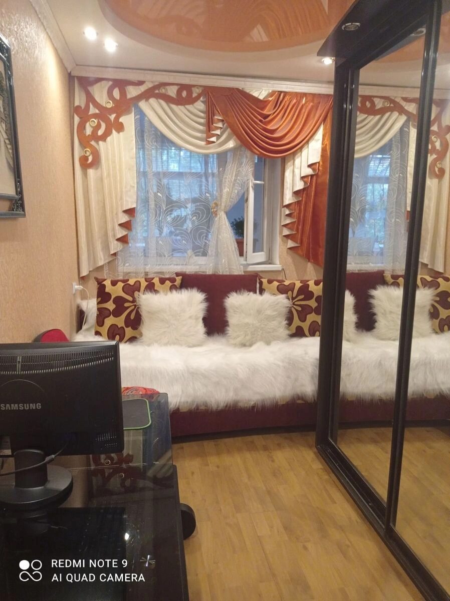 Apartments for sale 3 rooms, 72 m², 2nd fl./2 floors. Kropyvnytskyy. 