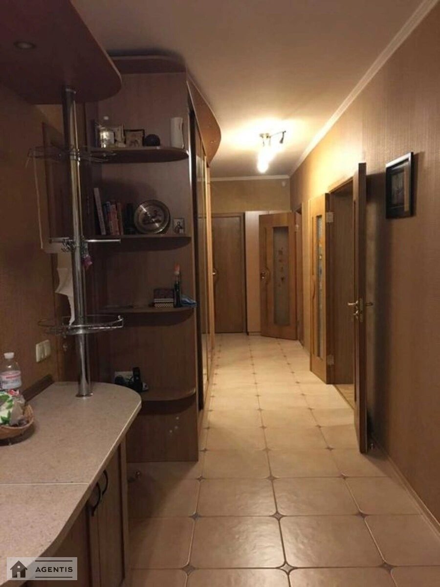 Здам квартиру 3 кімнати, 83 m², 2 пов./25 поверхів. 14, Верховної Ради 14, Київ. 