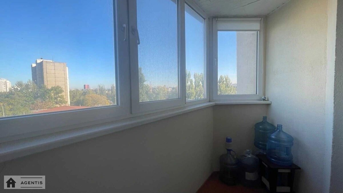 Сдам квартиру 2 комнаты, 52 m², 5 эт./23 этажа. 1, Йорданська вул. (Лайоша Гавро), Киев. 