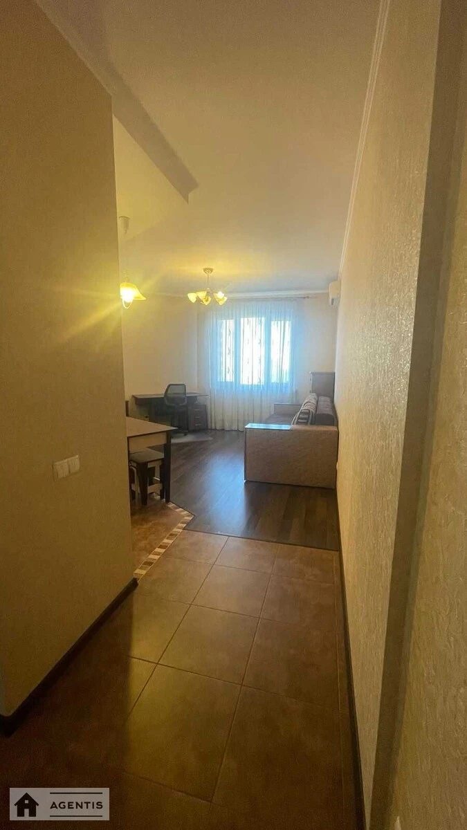 Сдам квартиру 2 комнаты, 52 m², 5 эт./23 этажа. 1, Йорданська вул. (Лайоша Гавро), Киев. 