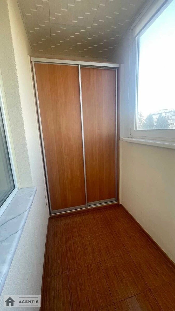 Сдам квартиру 2 комнаты, 52 m², 5 эт./23 этажа. 1, Йорданська вул. (Лайоша Гавро), Киев. 