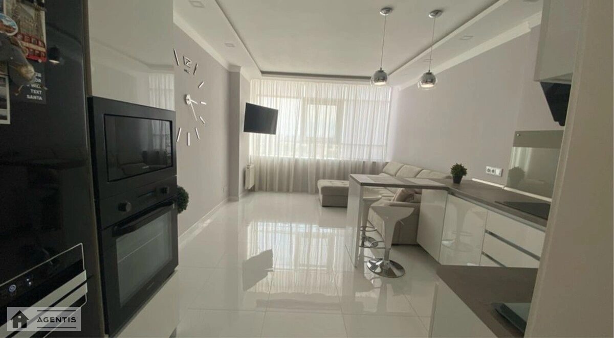 Сдам квартиру 2 комнаты, 55 m², 16 эт./23 этажа. Дегтяревская, Киев. 