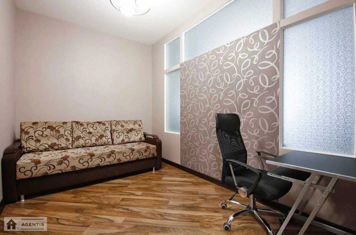 Apartment for rent 3 rooms, 80 m², 3rd fl./4 floors. 20, Yaroslaviv Val 20, Kyiv. 