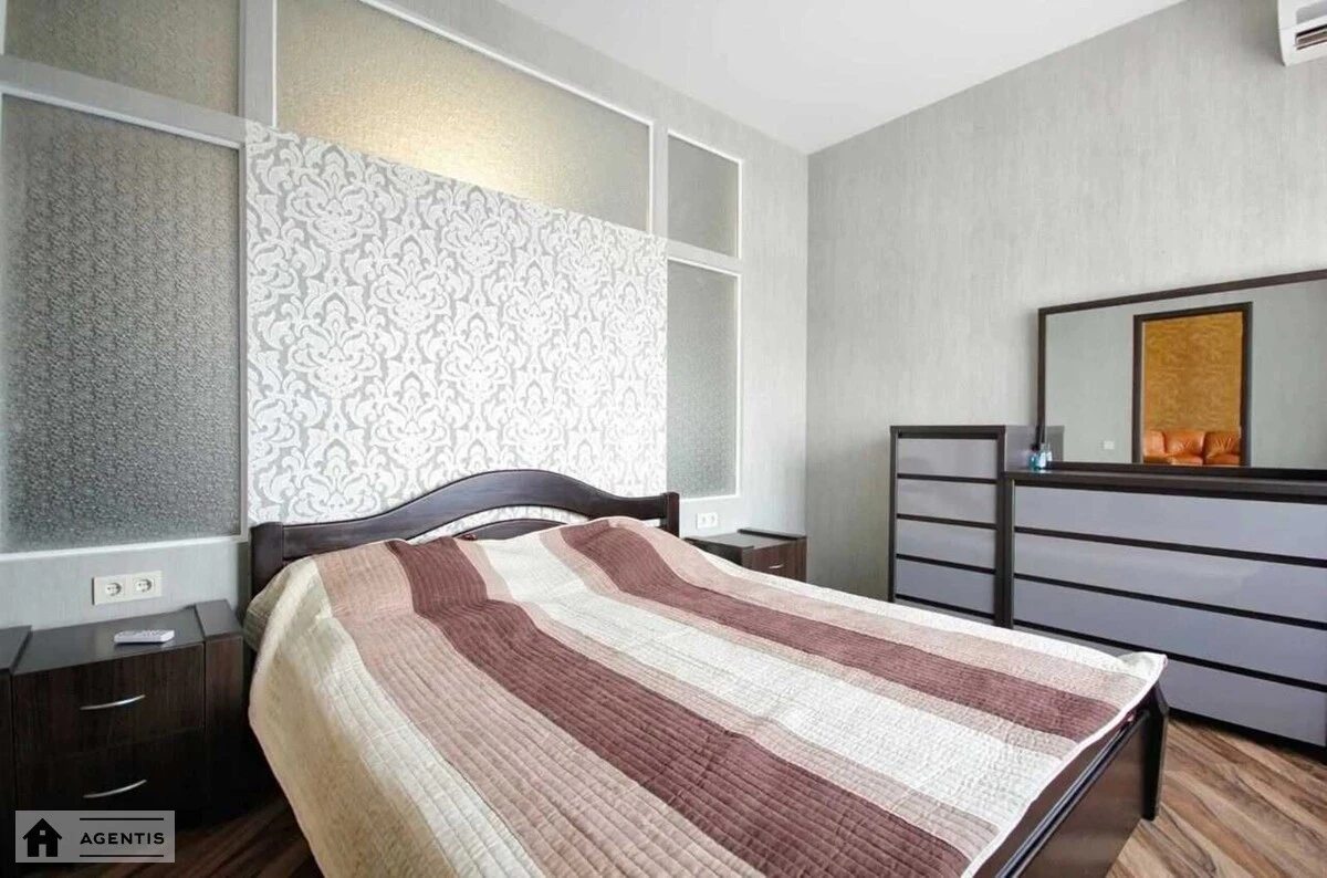 Apartment for rent 3 rooms, 80 m², 3rd fl./4 floors. 20, Yaroslaviv Val 20, Kyiv. 