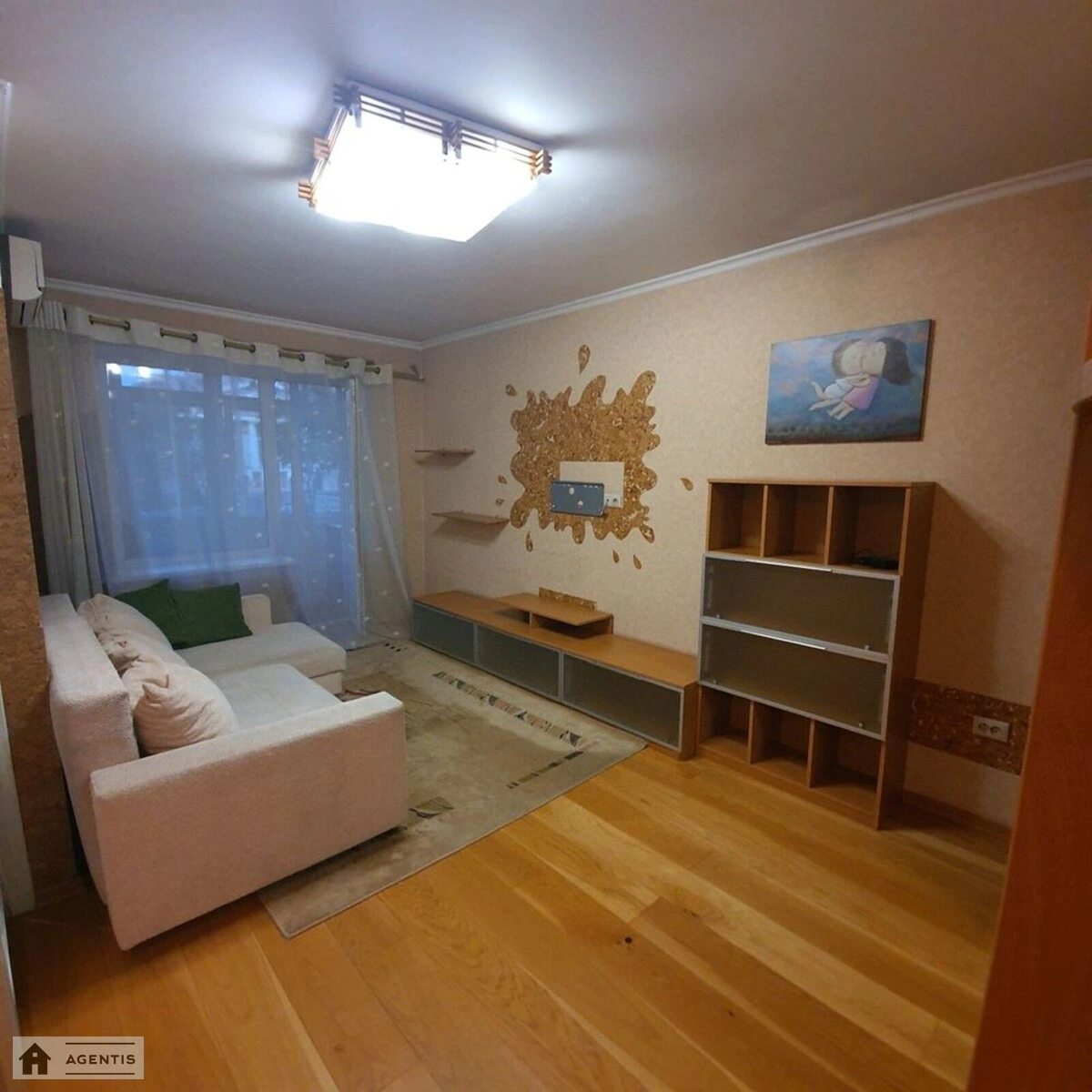 Сдам квартиру 1 комната, 35 m², 3 эт./5 этажей. 30, Леси Украинки 30, Киев. 