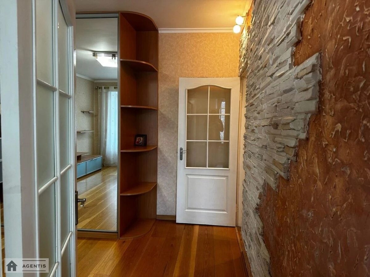 Apartment for rent 1 room, 35 m², 3rd fl./5 floors. 30, Lesi Ukrayinky 30, Kyiv. 