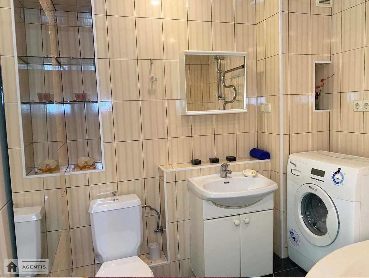 Здам квартиру 3 кімнати, 72 m², 8 пов./16 поверхів. Русанівська Набережна, Київ. 