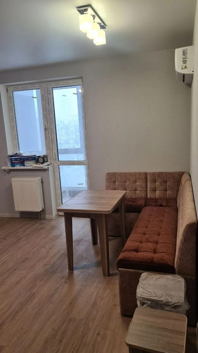 Сдам квартиру 3 комнаты, 70 m², 12 эт./25 этажей. 40, Ревуцкого 40, Киев. 