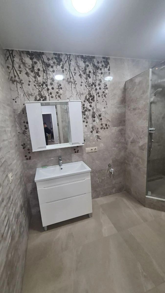 Сдам квартиру 3 комнаты, 70 m², 12 эт./25 этажей. 40, Ревуцкого 40, Киев. 