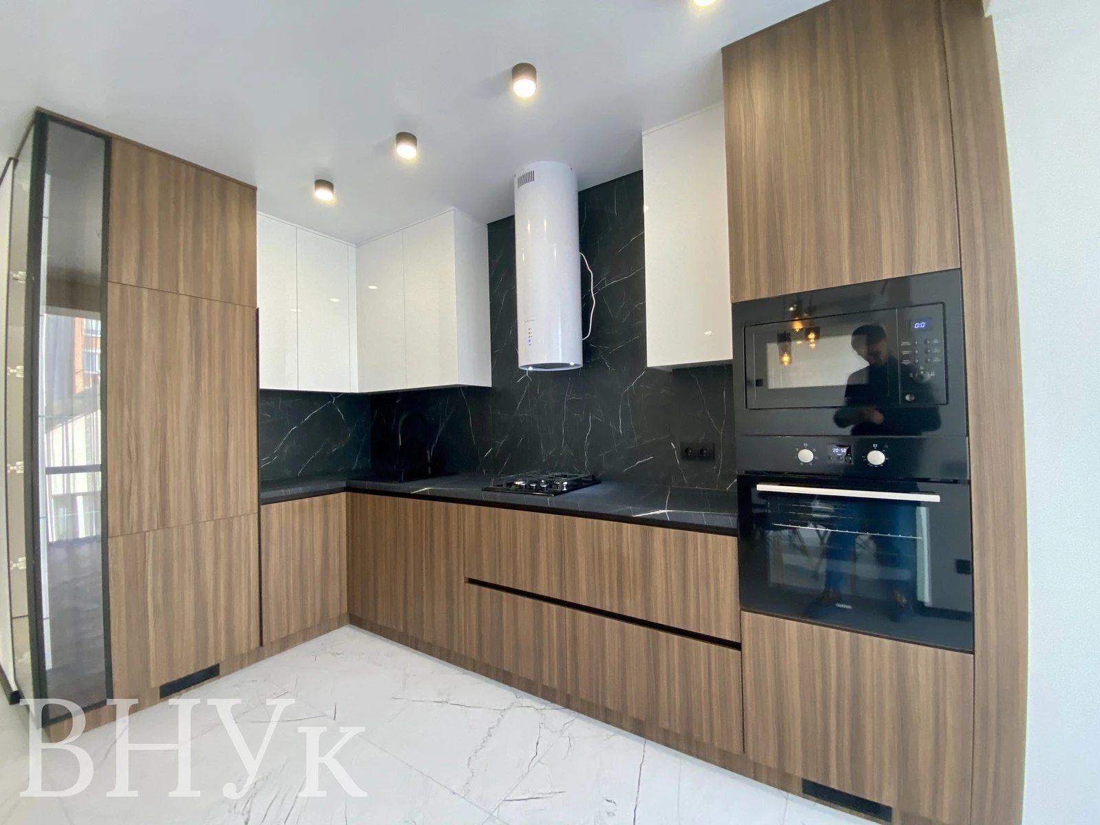 Apartments for sale 2 rooms, 66 m², 2nd fl./4 floors. Kvitky Tsisyk , Ternopil. 