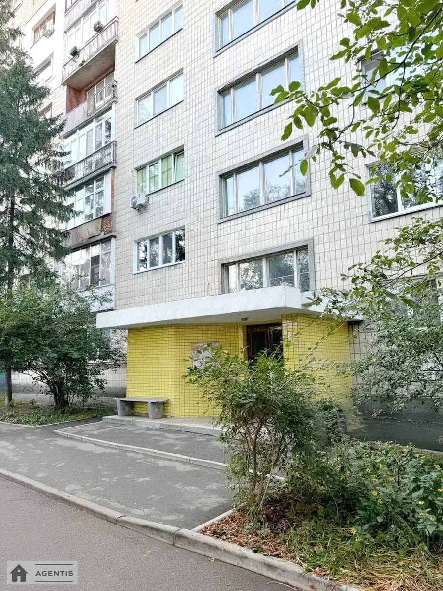 Здам квартиру 3 кімнати, 93 m², 3 пов./9 поверхів. Михайла Грушевського вул., Київ. 