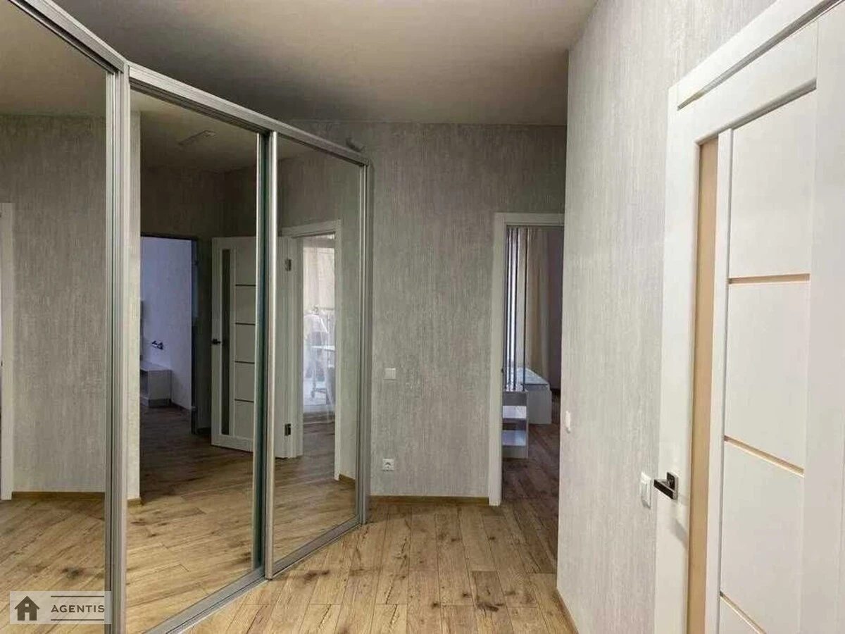 Сдам квартиру 2 комнаты, 69 m², 8 эт./25 этажей. 109, Антоновича вул. (Горького), Киев. 