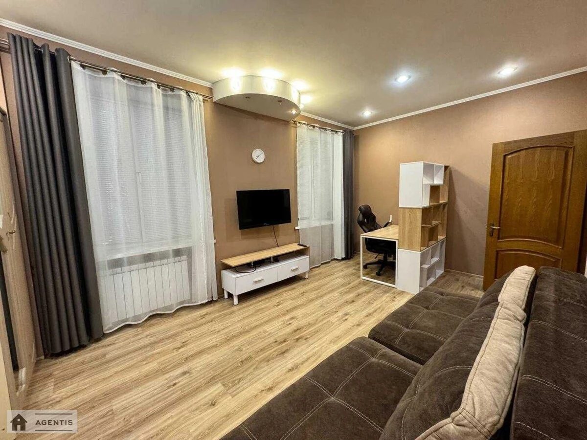 Сдам квартиру 1 комната, 38 m², 1 эт./5 этажей. 3, Дмитра Годзенка вул. (Глазунова), Киев. 