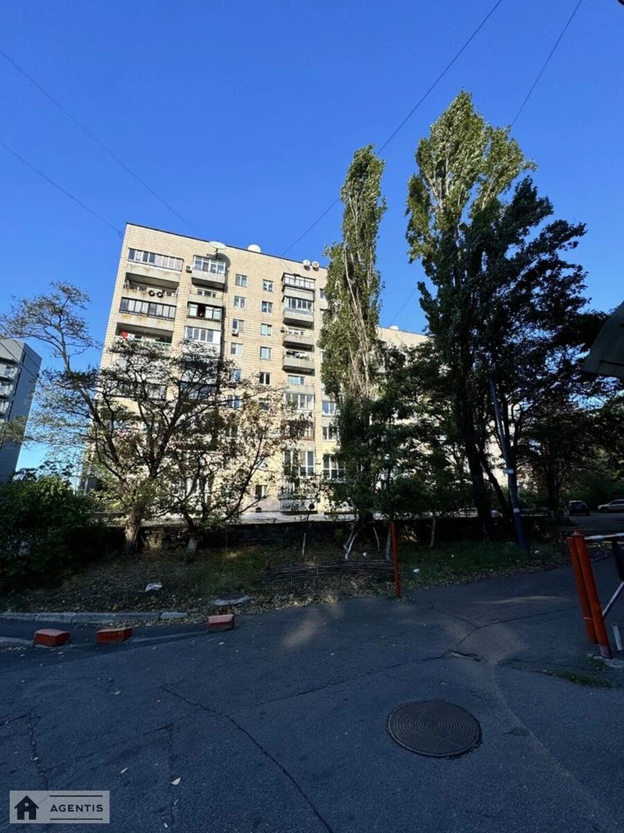 Здам квартиру 1 кімната, 40 m², 5 пов./9 поверхів. 3, Курганівська 3, Київ. 