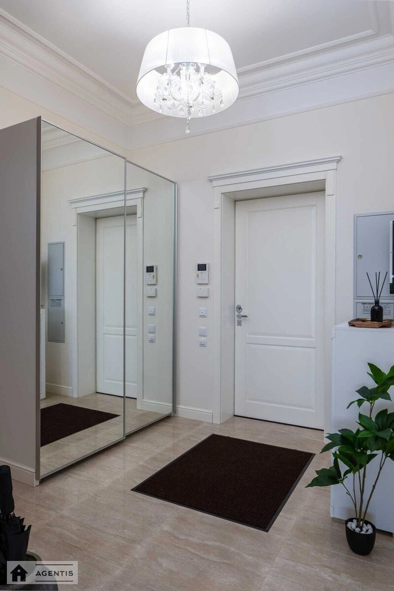 Apartment for rent 4 rooms, 180 m², 9th fl./9 floors. 16, Ivana Mazepy vul., Kyiv. 