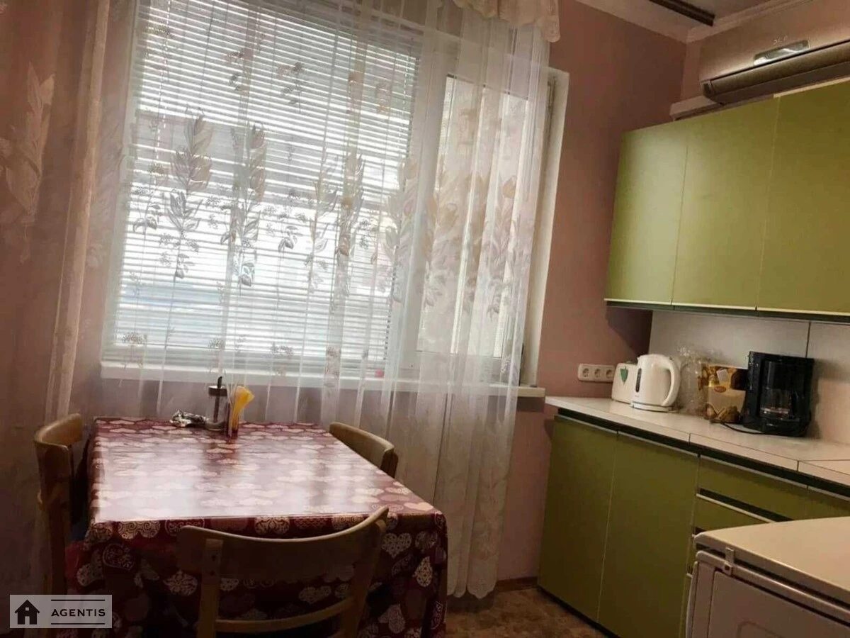 Apartment for rent 3 rooms, 77 m², 6th fl./12 floors. Holosiyivskyy rayon, Kyiv. 