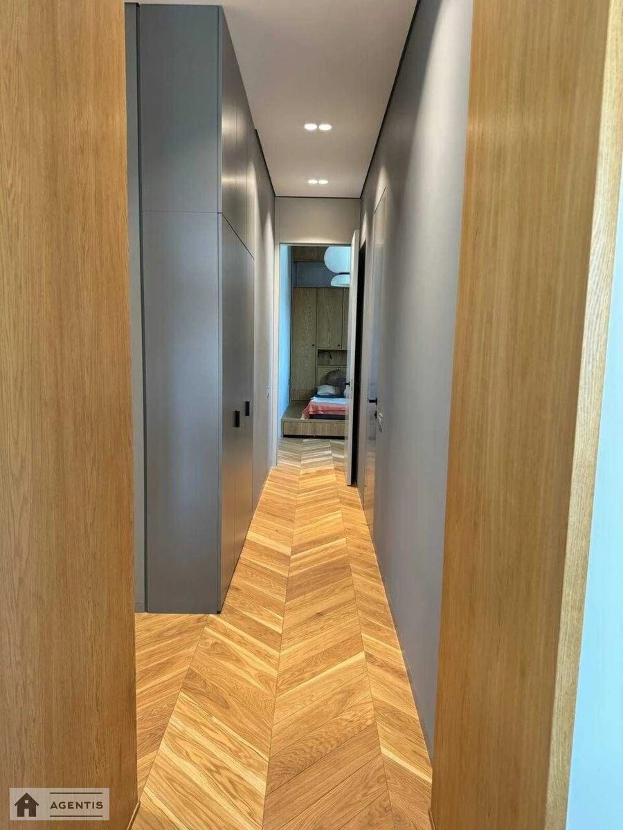 Сдам квартиру 3 комнаты, 104 m², 5 эт./5 этажей. 5, Бессарабская 5, Киев. 