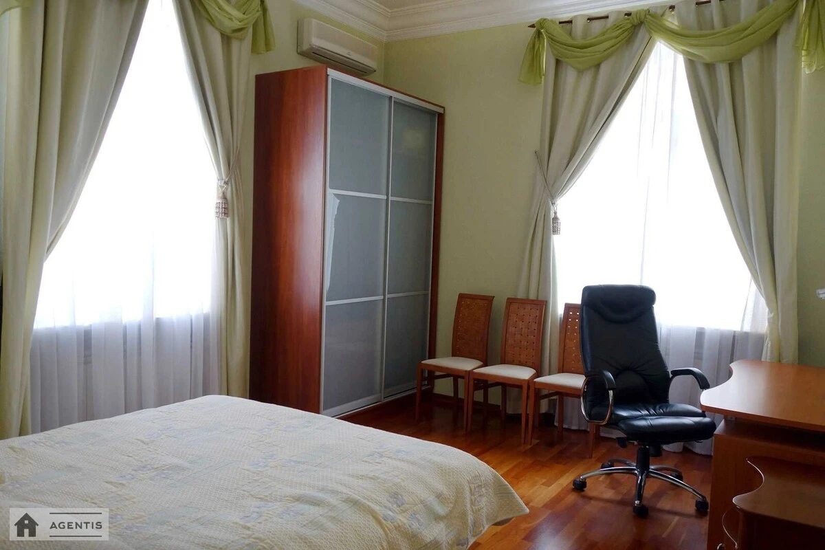 Apartment for rent 2 rooms, 64 m², 2nd fl./9 floors. 25, Hreschatyk 25, Kyiv. 