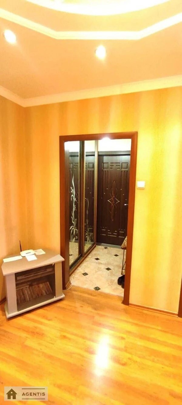 Сдам квартиру 3 комнаты, 87 m², 16 эт./16 этажей. 58, Володимира Івасюка просп. (Героїв Сталінграда), Киев. 