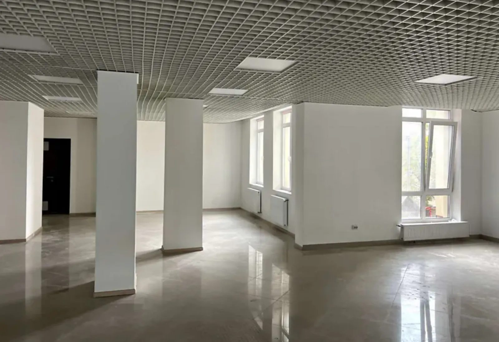 Продам нерухомість під комерцію 282 m², 2 пов./3 поверхи. Центр, Тернопіль. 