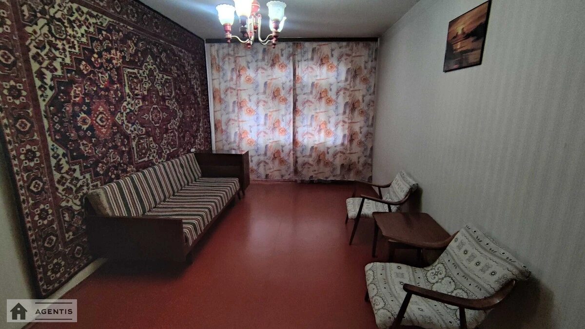 Сдам квартиру 2 комнаты, 56 m², 9 эт./16 этажей. 4, Червоної Калини просп. (Володимира Маяковського), Киев. 