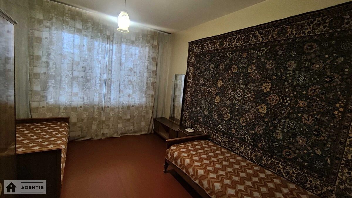 Сдам квартиру 2 комнаты, 56 m², 9 эт./16 этажей. 4, Червоної Калини просп. (Володимира Маяковського), Киев. 