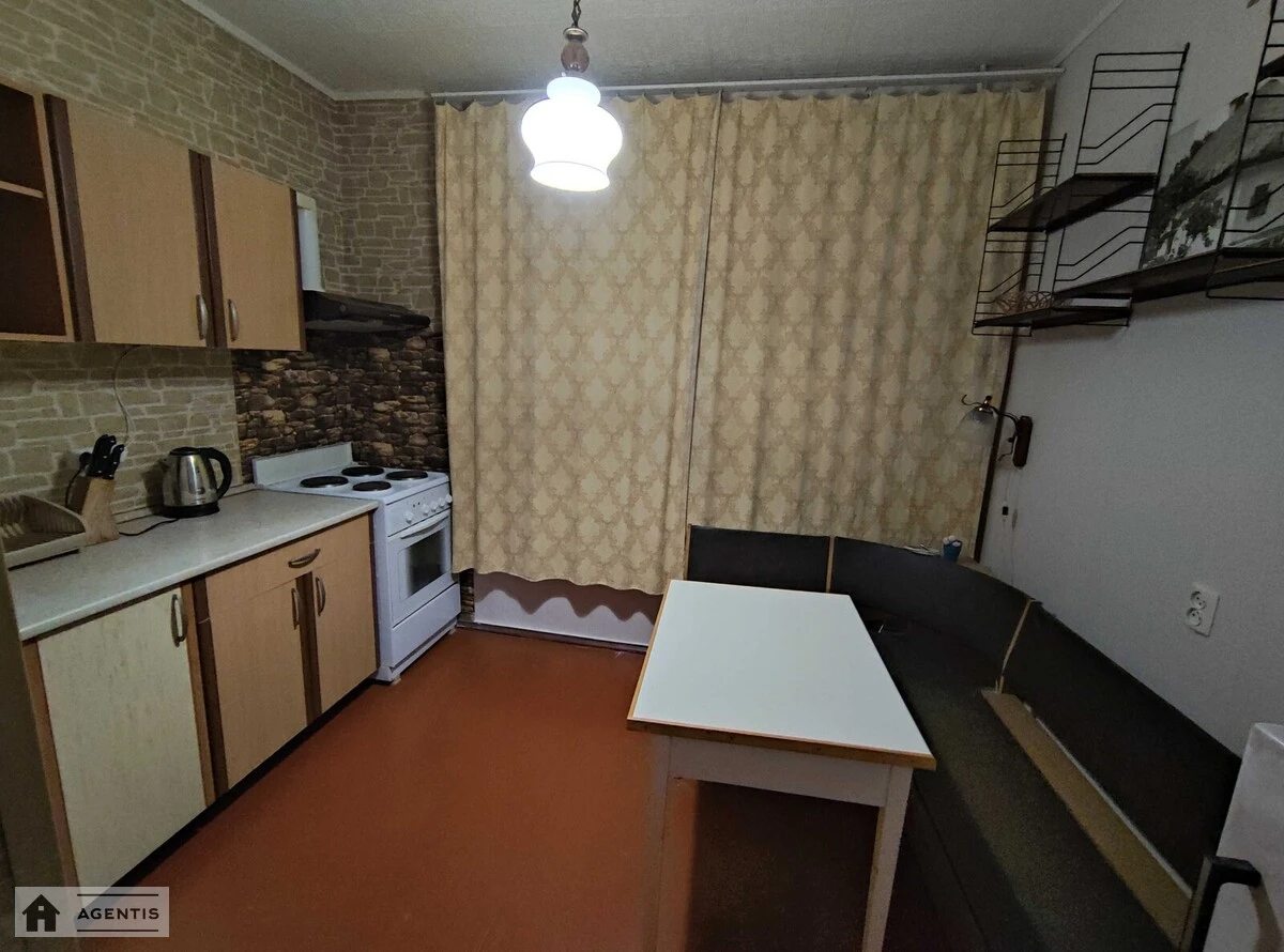 Сдам квартиру 2 комнаты, 56 m², 9 эт./16 этажей. 4, Червоної Калини просп. (Володимира Маяковського), Киев. 